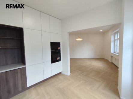 Pronájem bytu, 3+kk, 85 m²