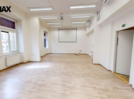 Pronájem kanceláře, 649 m²