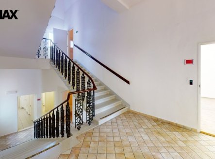 Pronájem kanceláře, 649 m²