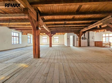 Prodej skladu, 2 000 m²