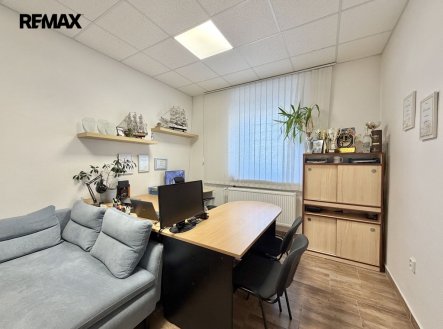 Prodej kanceláře, 466 m²