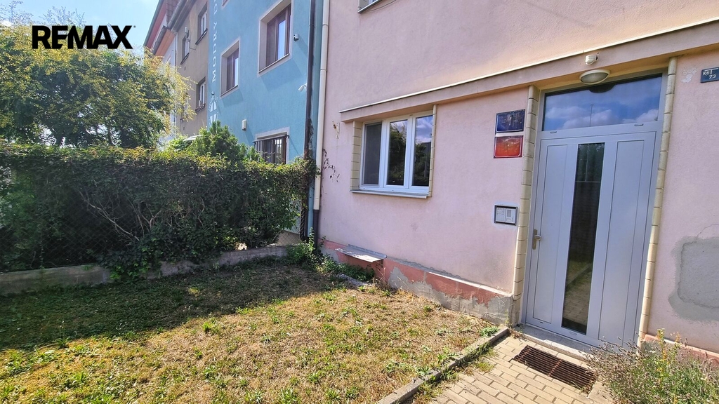 pohled-na-predzahradku-z-ulice.jpg