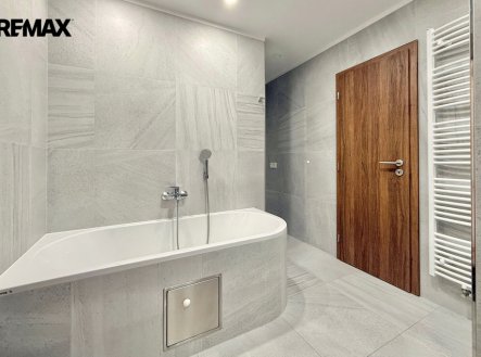 Pronájem bytu, 3+kk, 95 m²