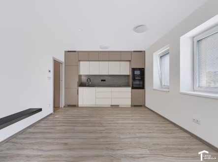 Pronájem bytu, 1+kk, 32 m²