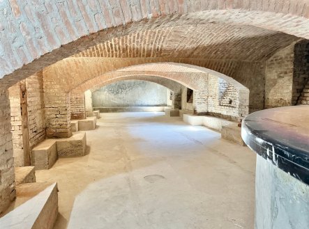 Pronájem - obchodní prostor, 145 m² obrázek