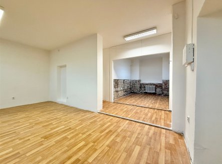 . | Pronájem - obchodní prostor, 90 m²