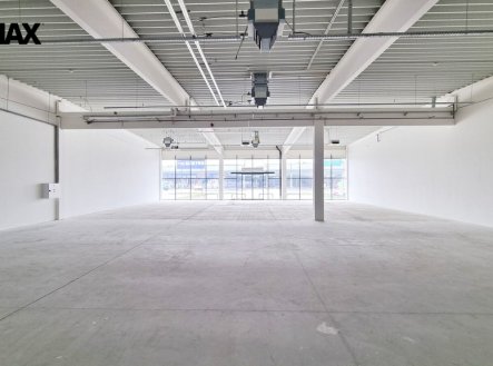 Pronájem obchodní prostory, 476 m²