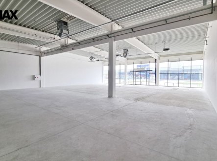 Pronájem obchodní prostory, 476 m²