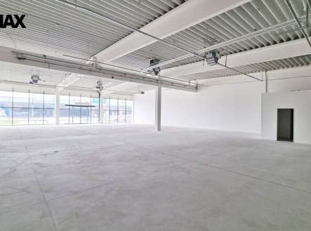 Pronájem obchodní prostory, 476 m²