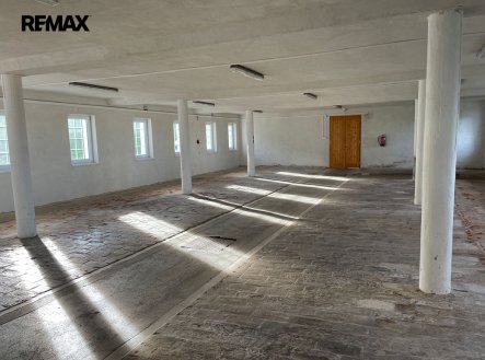 Pronájem skladu, 182 m²