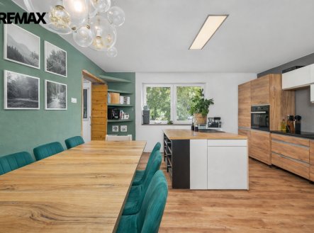 BYT 4+1 - KUCHYNĚ | Prodej - dům/vila, 226 m²