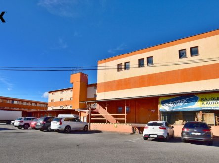 Pronájem skladu, 303 m²