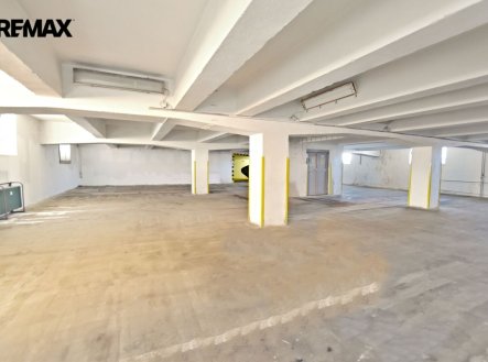 Pronájem skladu, 303 m²