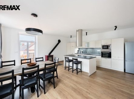 Pronájem bytu, 3+kk, 110 m²