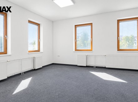 Pronájem kanceláře, 339 m²