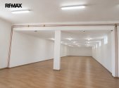 Pronájem obchodní prostory, 420 m²