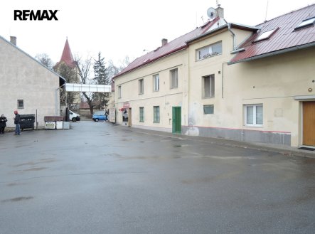 Pronájem obchodní prostory, 420 m²