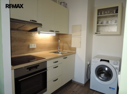 Pronájem bytu, 1+kk, 38 m²