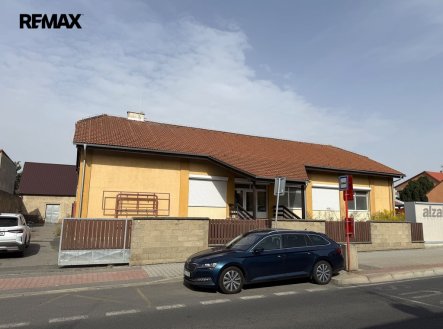 Pronájem skladu, 327 m²