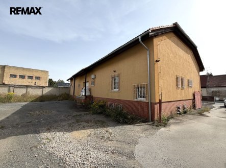 Pronájem skladu, 327 m²