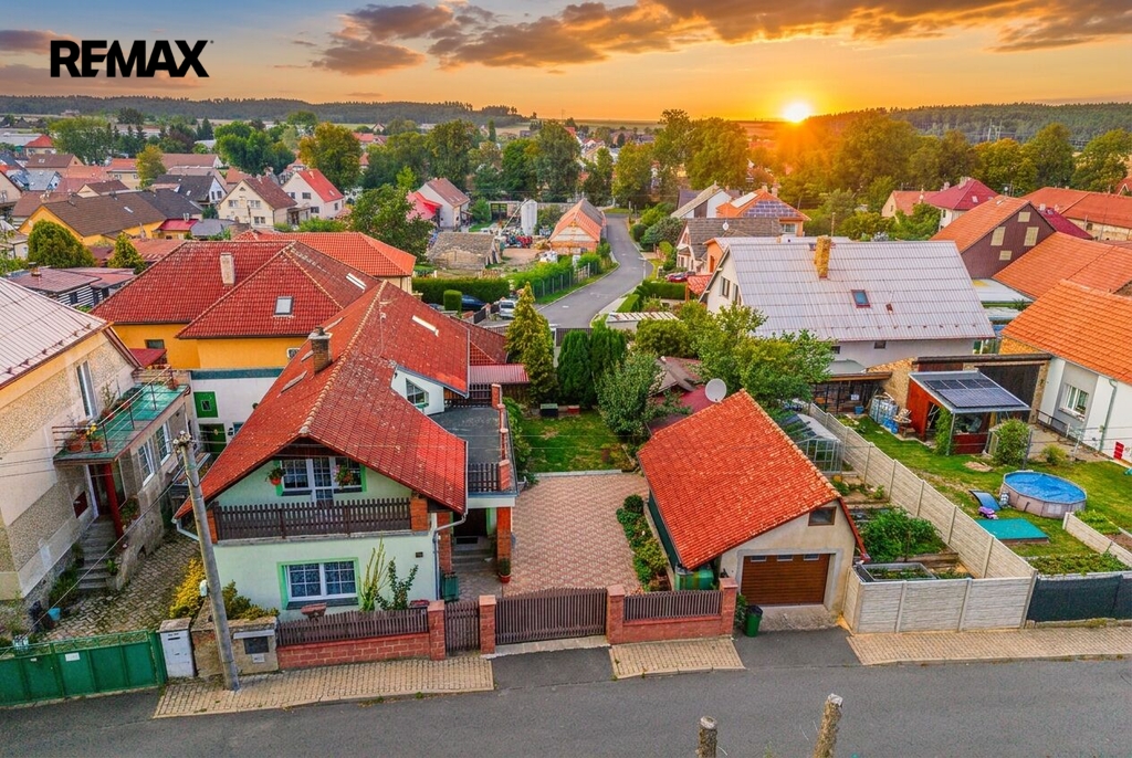 Pohled na dům z dronu