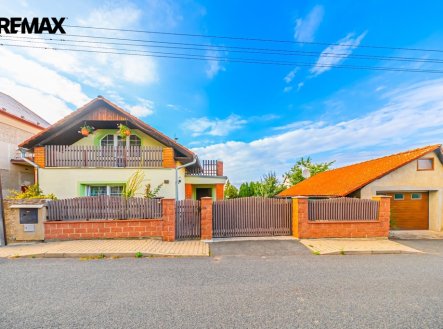 Přední pohled na dům | Prodej - dům/vila, 186 m²