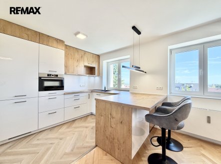Pronájem bytu, 3+kk, 60 m²