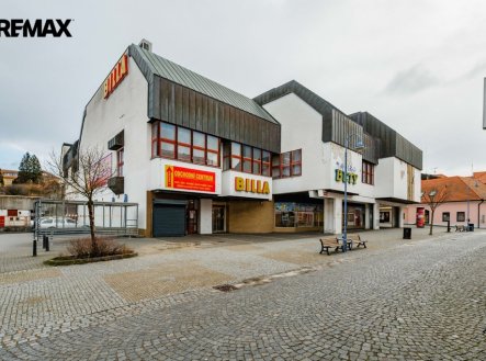 Pronájem obchodní prostory, 1 305 m²