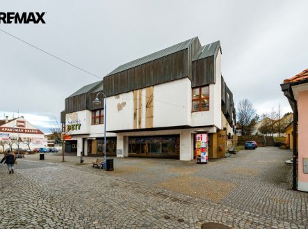 Pronájem obchodní prostory, 1 305 m²