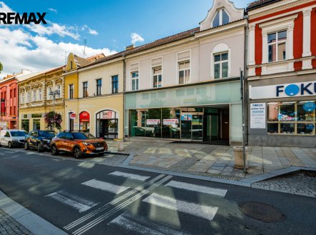 Pronájem obchodní prostory, 528 m²