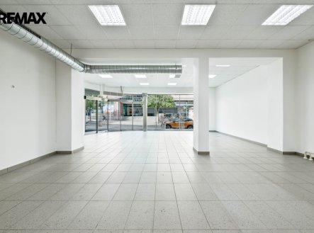 Pronájem obchodní prostory, 528 m²