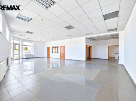 Pronájem obchodní prostory, 169 m²