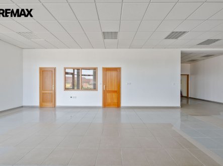 Pronájem obchodní prostory, 169 m²