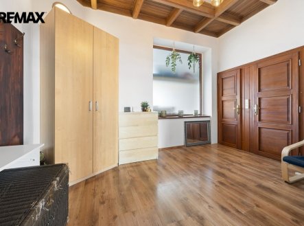 Prodej obchodní prostory, 57 m²