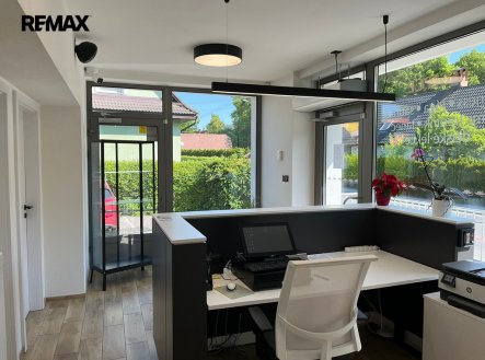 Pronájem obchodní prostory, 398 m²