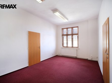 Pronájem kanceláře, 90 m²