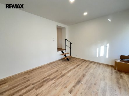 Pronájem bytu, 1+kk, 34 m²