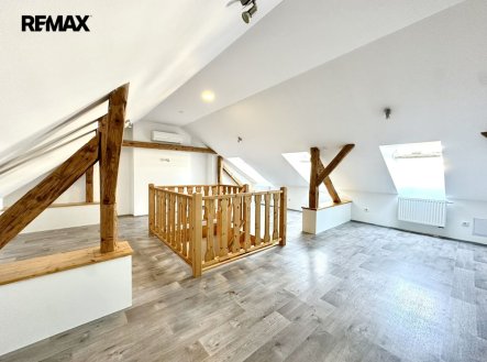 Pronájem bytu, 2+kk, 599 m²