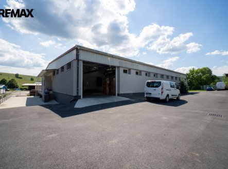 Pronájem výrobní prostory, 1 335 m²