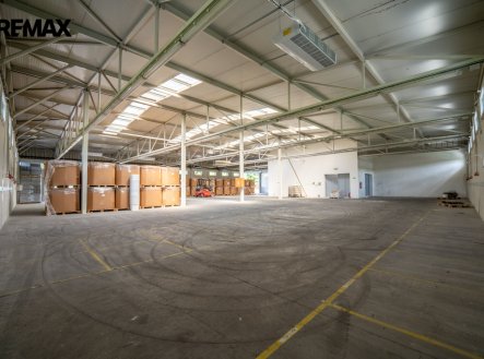 Pronájem výrobní prostory, 1 335 m²
