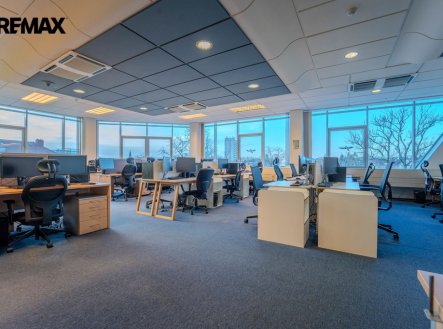 Pronájem obchodní prostory, 540 m²