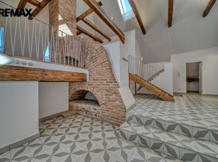 Pronájem bytu, atypický, 123 m²