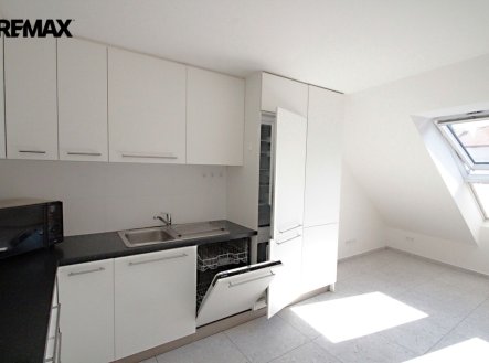 Pronájem bytu, 1+kk, 27 m²