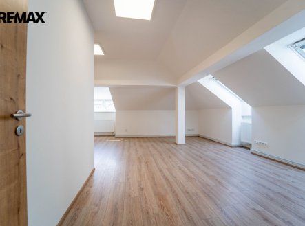 Pronájem bytu, 3+kk, 63 m²
