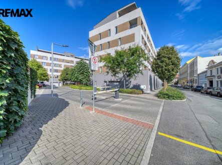 pohled na dům | Pronájem bytu, 1+kk, 31 m²