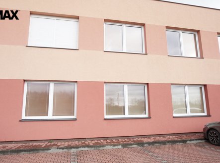 Pronájem kanceláře, 407 m²