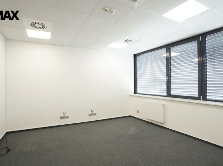 Pronájem kanceláře, 200 m²