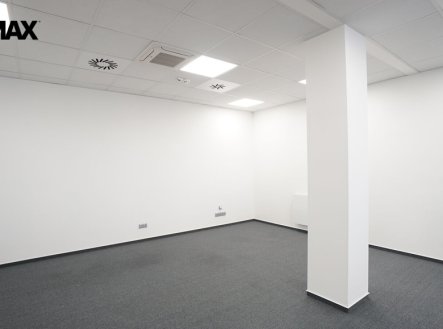 Pronájem kanceláře, 416 m²