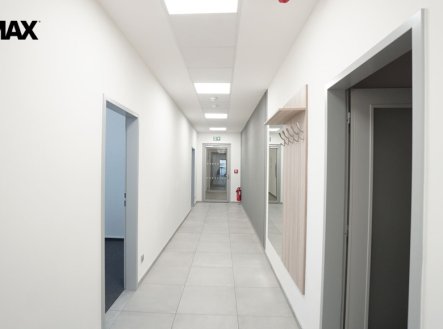 Pronájem kanceláře, 416 m²