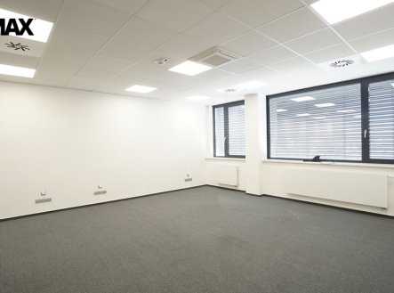Pronájem kanceláře, 416 m²